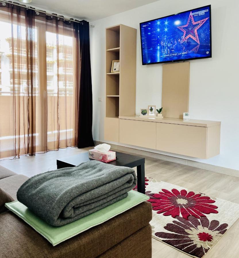 Apartamento Mountain Crib In Urban Plaza W. Parking & Netflix Braşov Exterior foto